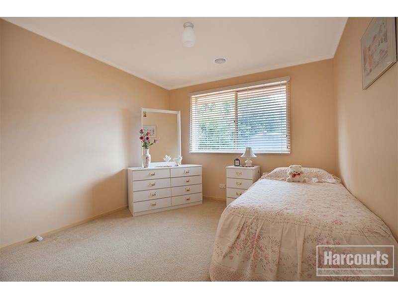 15 Osborn Grove, Pakenham VIC 3810