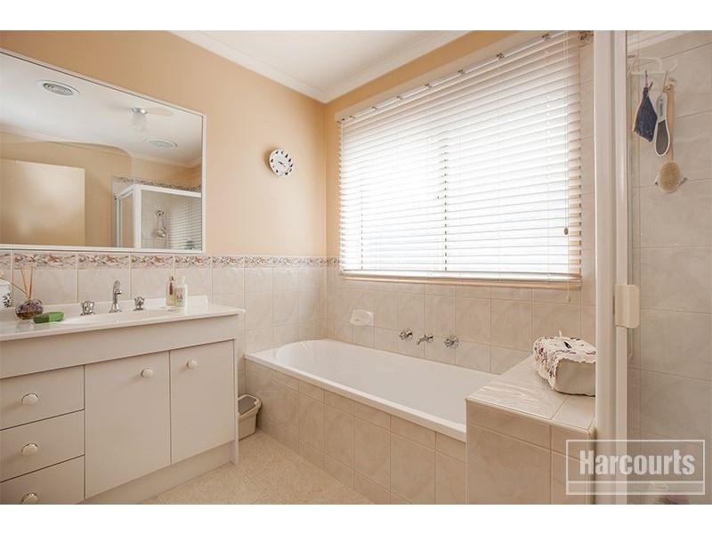 15 Osborn Grove, Pakenham VIC 3810