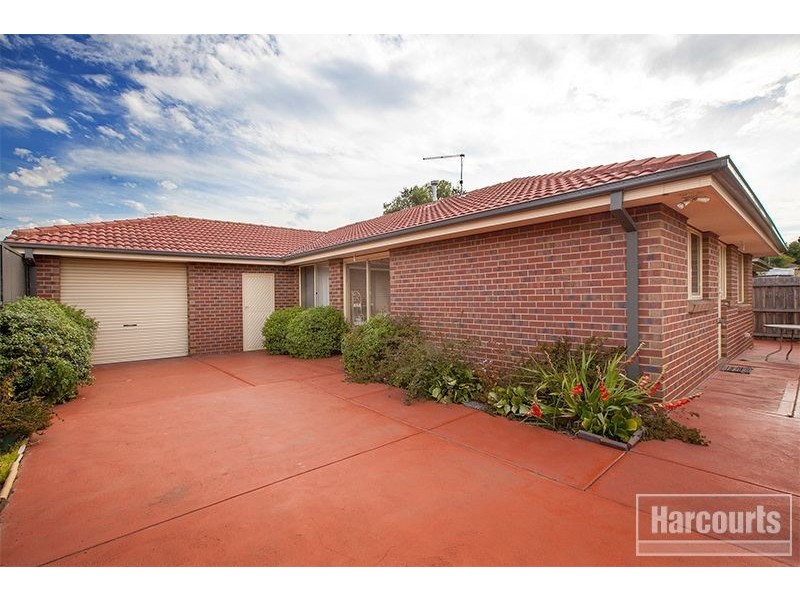 15 Osborn Grove, Pakenham VIC 3810
