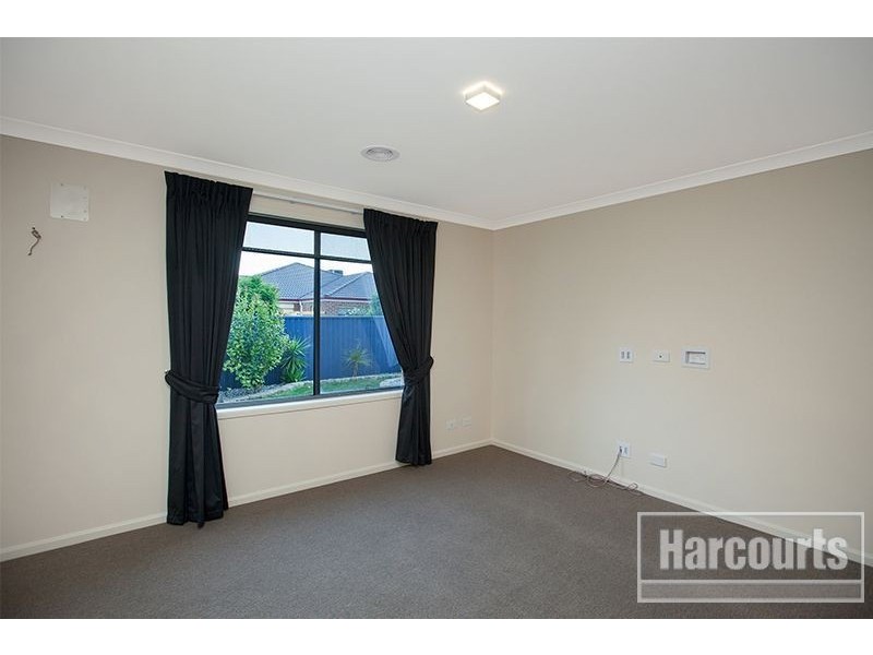 8 Birch Court, Pakenham VIC 3810