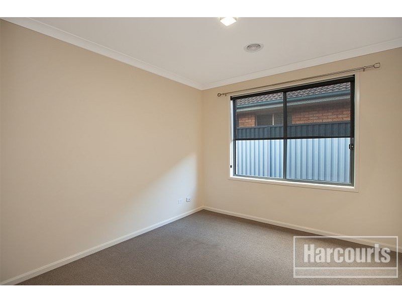 8 Birch Court, Pakenham VIC 3810