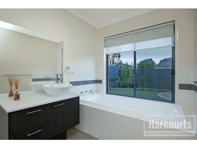 8 Birch Court, Pakenham VIC 3810