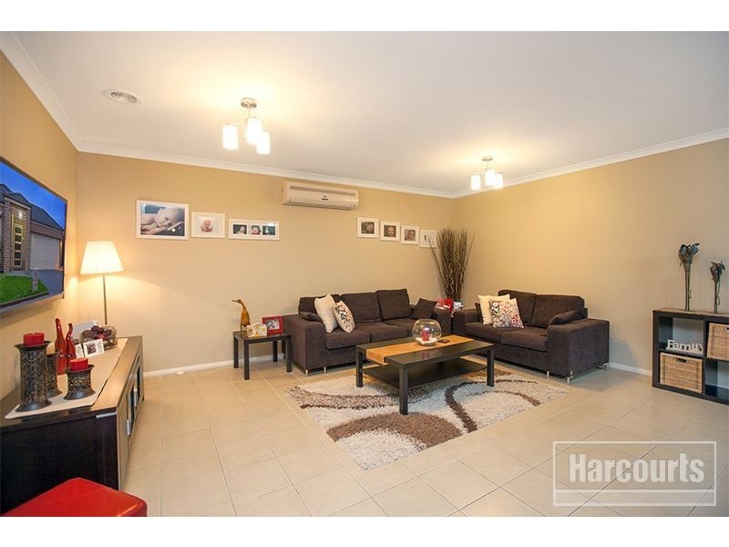 13 Downing Square, Pakenham VIC 3810