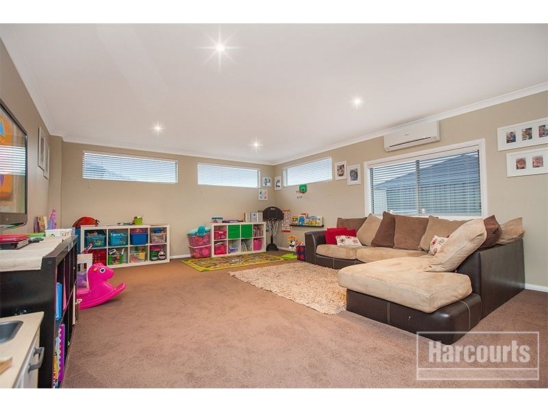 13 Downing Square, Pakenham VIC 3810