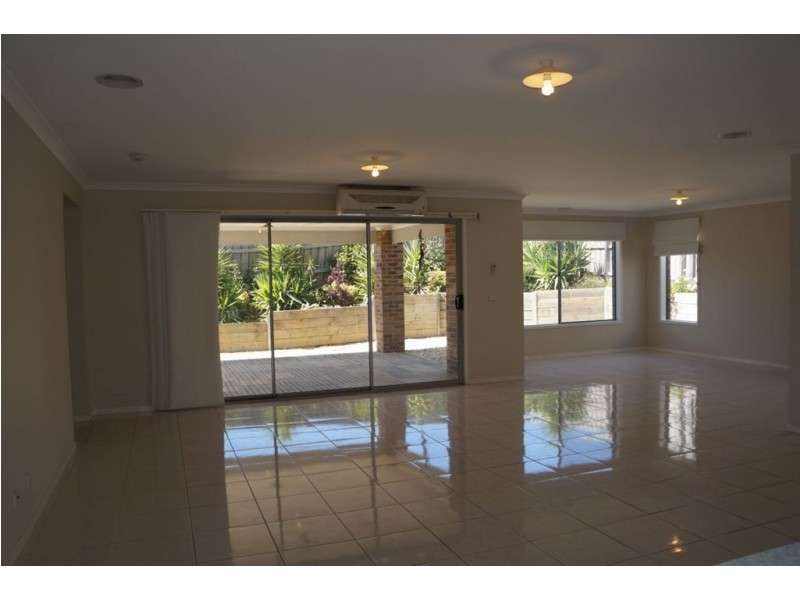 35 Silver Gum Drive, Pakenham VIC 3810