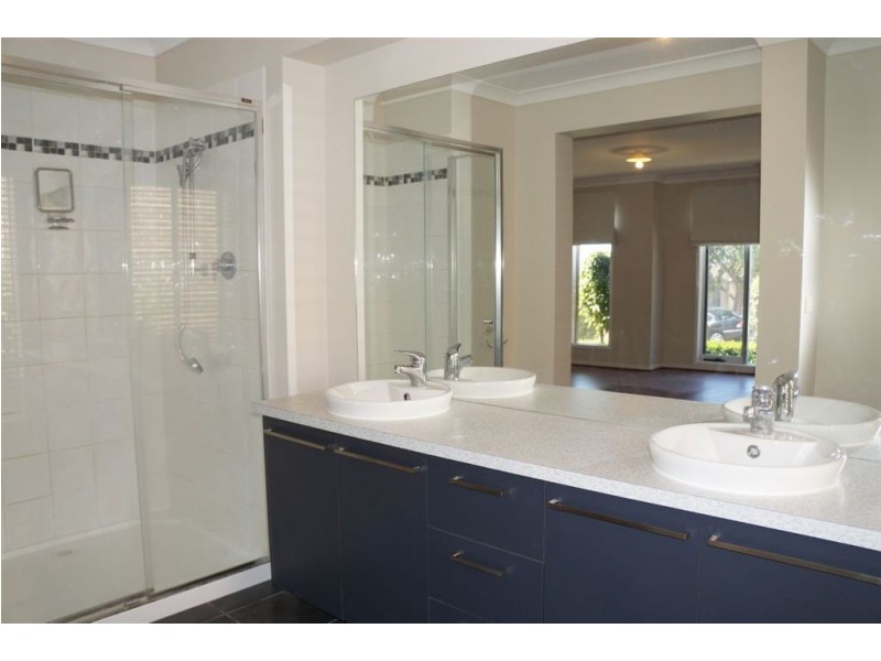 35 Silver Gum Drive, Pakenham VIC 3810