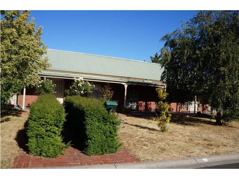 6 Hoya Court, Cranbourne North VIC 3977