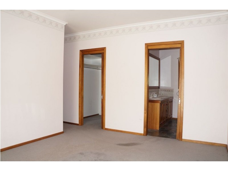 6 Hoya Court, Cranbourne North VIC 3977