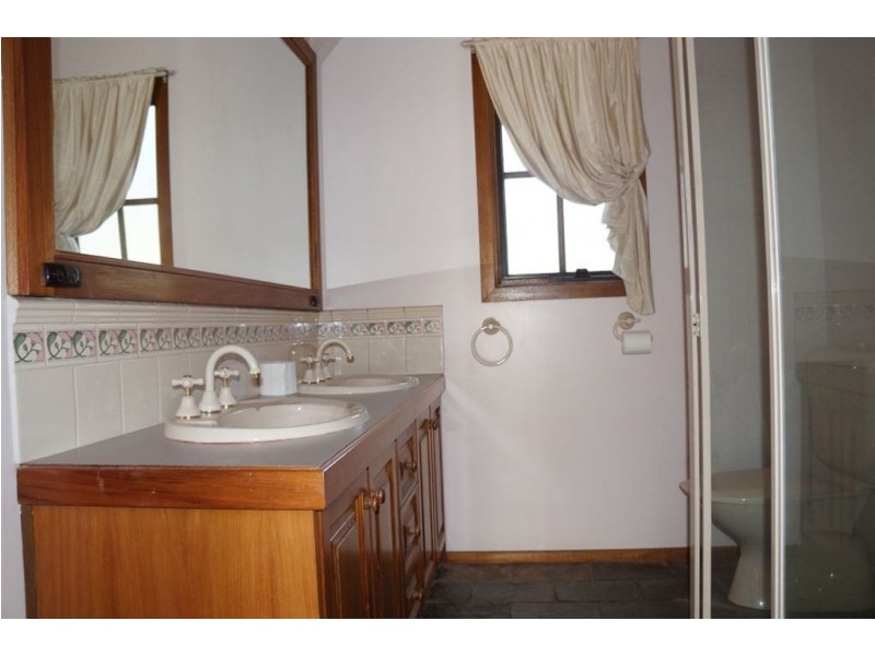 6 Hoya Court, Cranbourne North VIC 3977