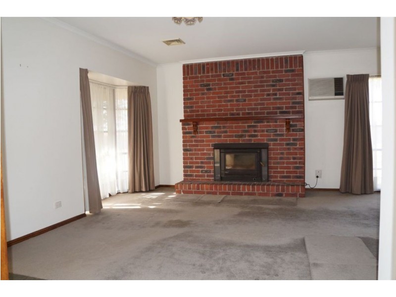 6 Hoya Court, Cranbourne North VIC 3977