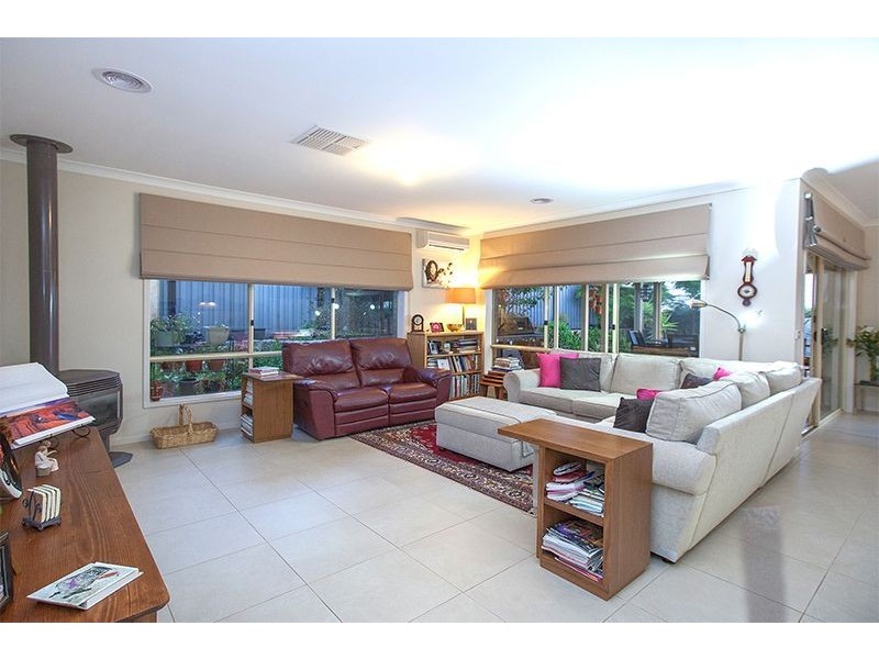 7 Adrian Drive, Pakenham VIC 3810