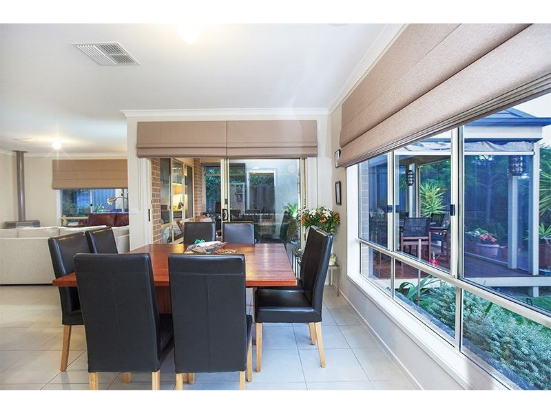 7 Adrian Drive, Pakenham VIC 3810