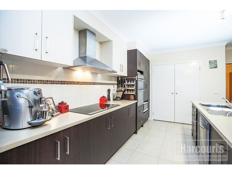 7 Adrian Drive, Pakenham VIC 3810