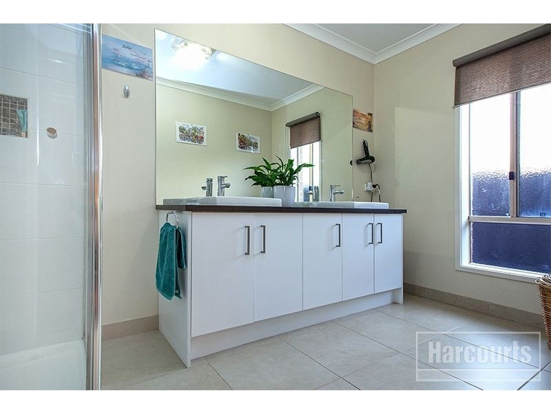 7 Adrian Drive, Pakenham VIC 3810