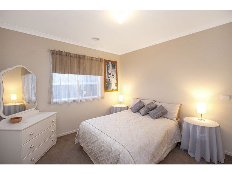 7 Adrian Drive, Pakenham VIC 3810