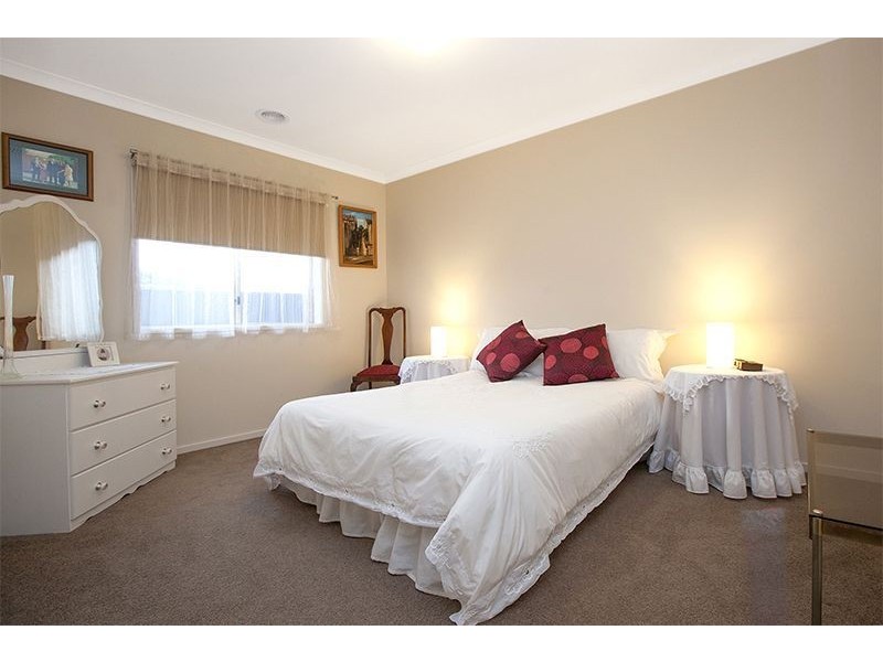 7 Adrian Drive, Pakenham VIC 3810