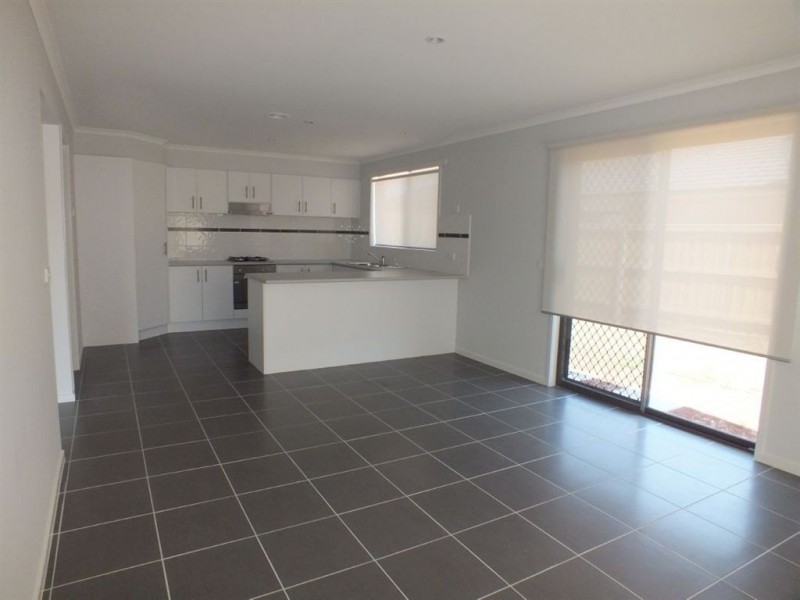 77 Henry Road, Pakenham VIC 3810