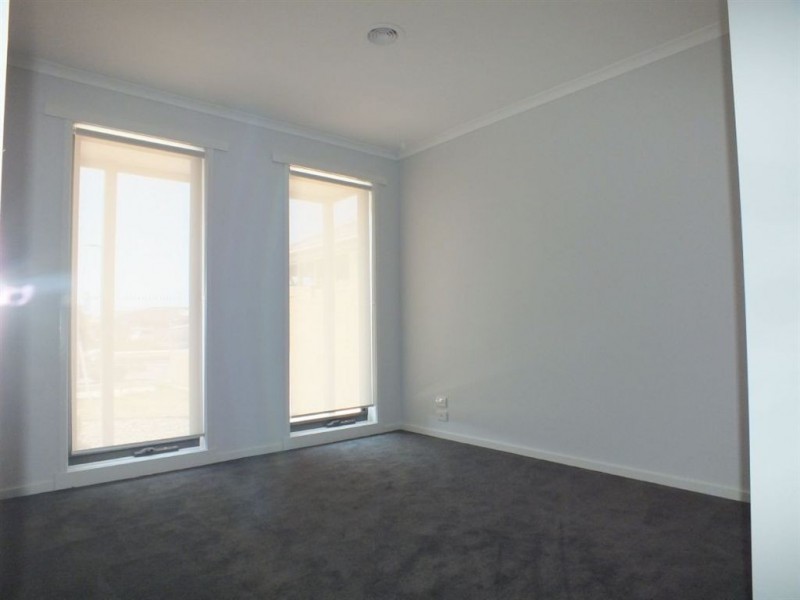 77 Henry Road, Pakenham VIC 3810