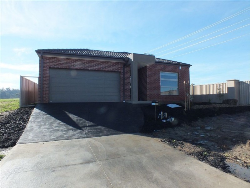 2 Hamish Avenue, Pakenham VIC 3810