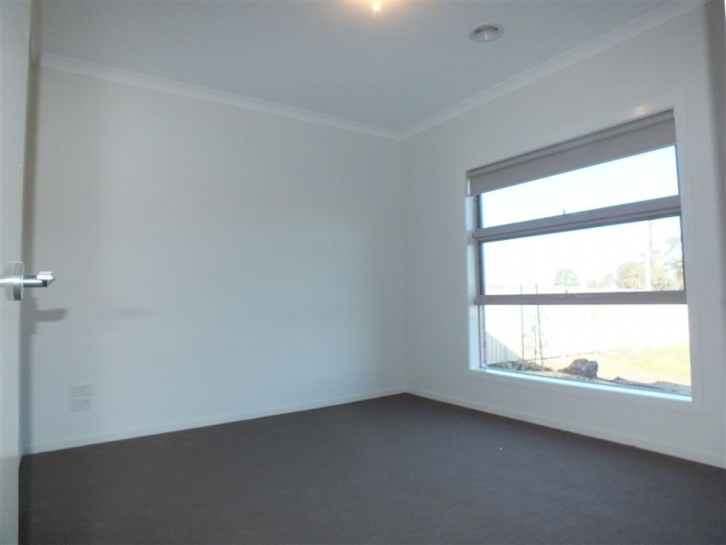 2 Hamish Avenue, Pakenham VIC 3810