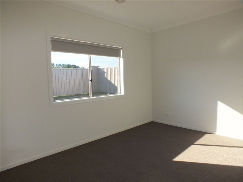 2 Hamish Avenue, Pakenham VIC 3810