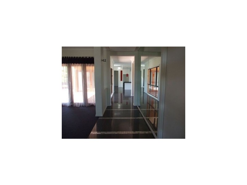 8 Wild Cherry Avenue, Pakenham VIC 3810