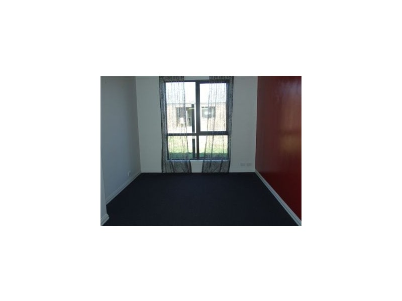 8 Wild Cherry Avenue, Pakenham VIC 3810