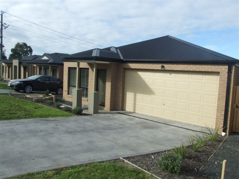 4/103 Army Road, Pakenham VIC 3810