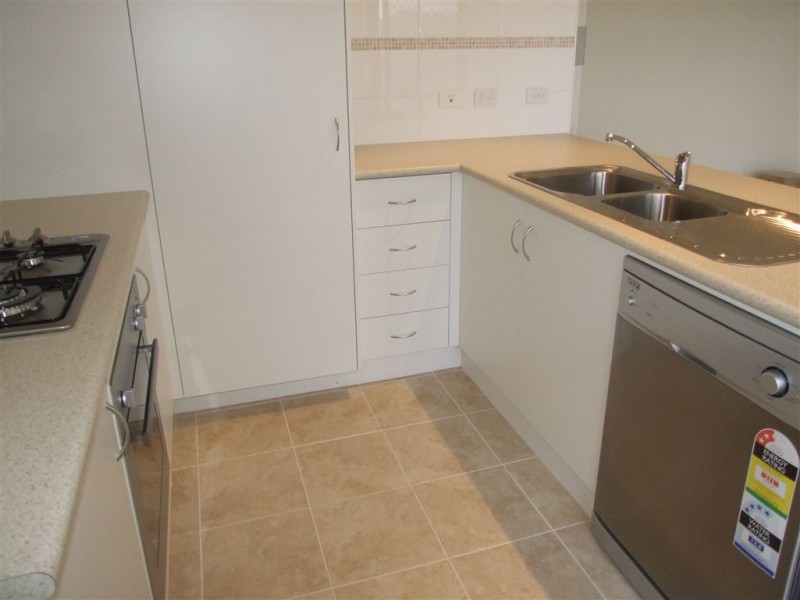 4/103 Army Road, Pakenham VIC 3810