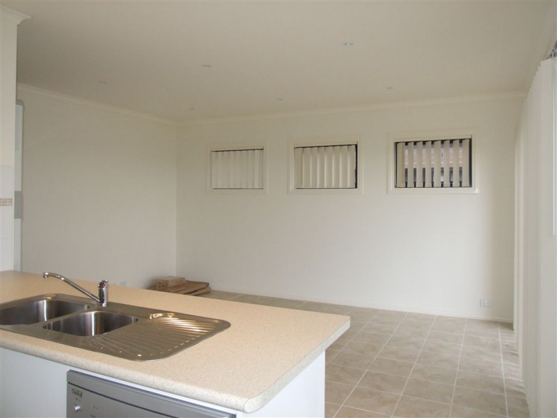 4/103 Army Road, Pakenham VIC 3810