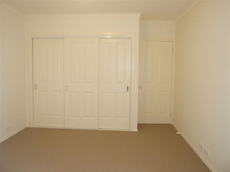 4/103 Army Road, Pakenham VIC 3810