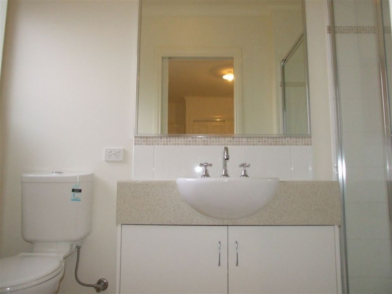 4/103 Army Road, Pakenham VIC 3810