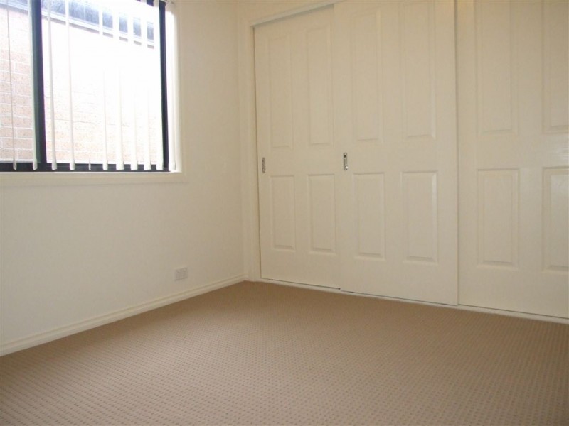 4/103 Army Road, Pakenham VIC 3810