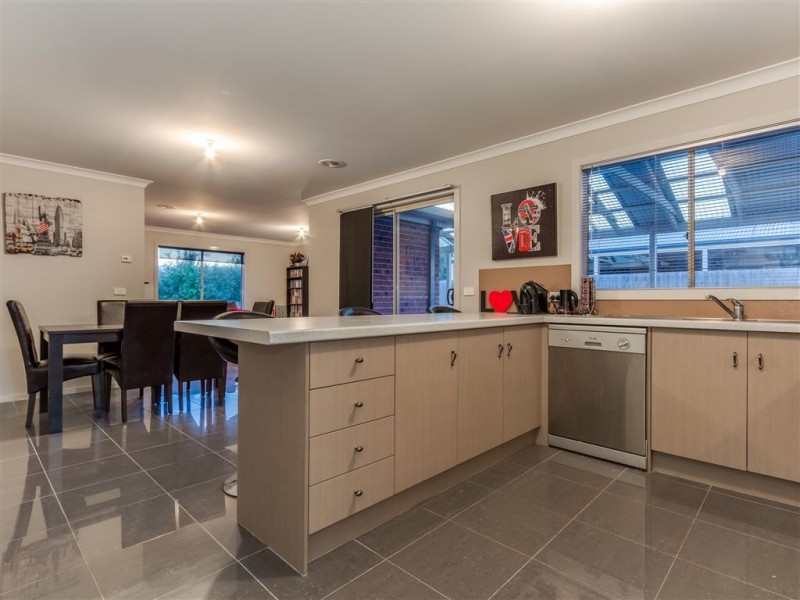47 Ebony Drive, Pakenham VIC 3810