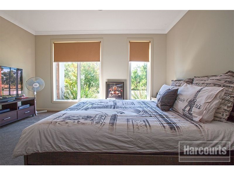 8 Kosta Boda Boulevard, Pakenham VIC 3810