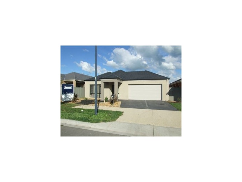 15 Sandpiper Close, Pakenham VIC 3810