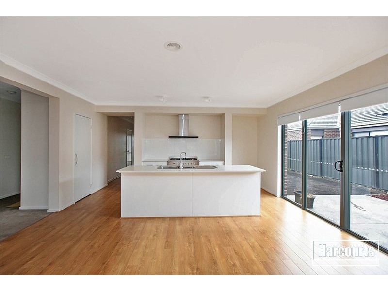 38 Victoria Place, Pakenham VIC 3810