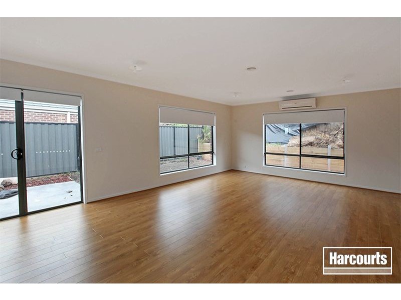 38 Victoria Place, Pakenham VIC 3810