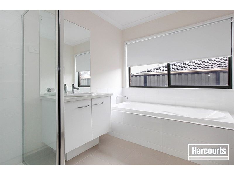 38 Victoria Place, Pakenham VIC 3810