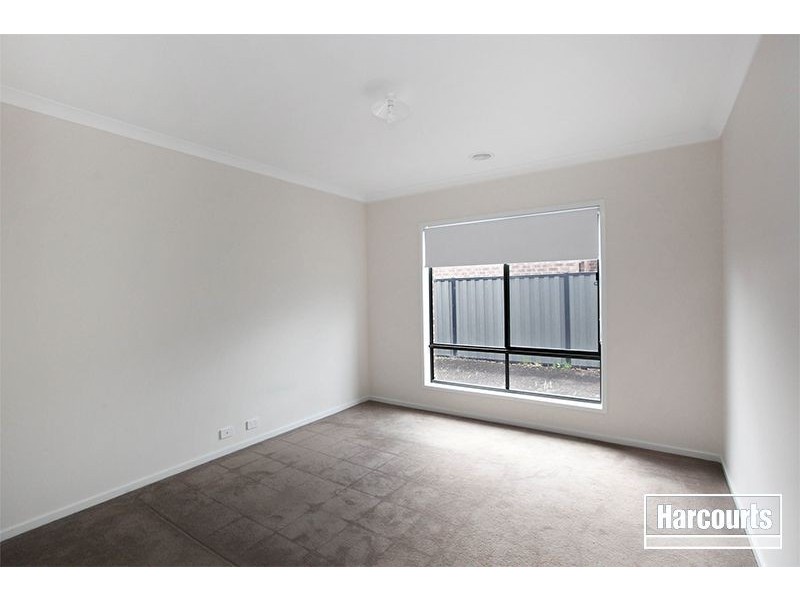 38 Victoria Place, Pakenham VIC 3810