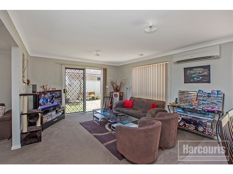 19 Debra Avenue, Pakenham VIC 3810