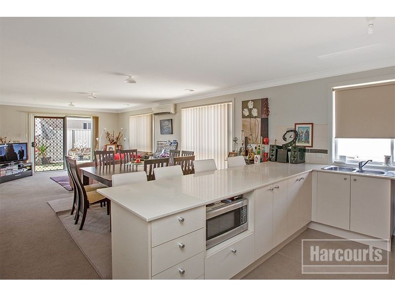 19 Debra Avenue, Pakenham VIC 3810