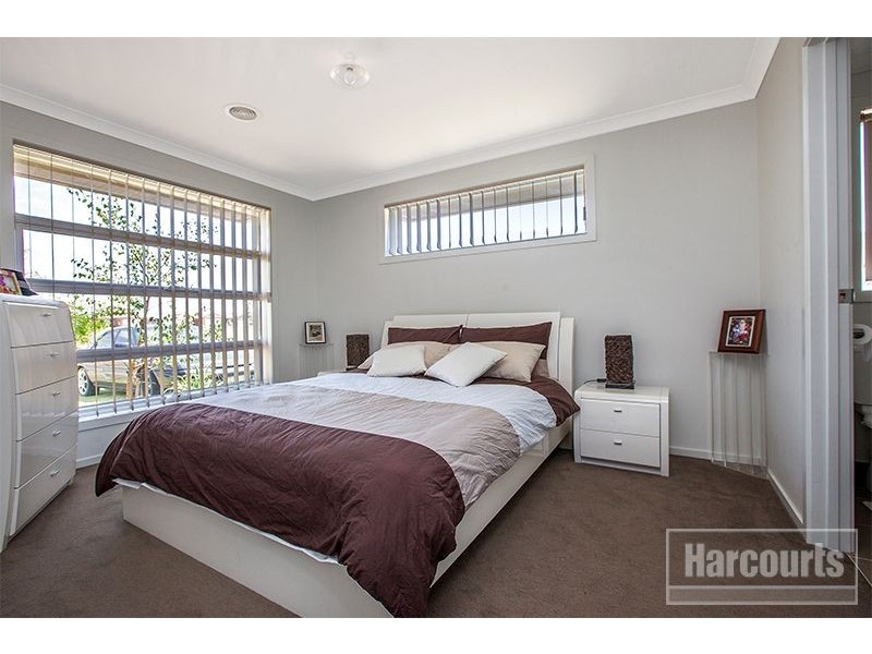 19 Debra Avenue, Pakenham VIC 3810