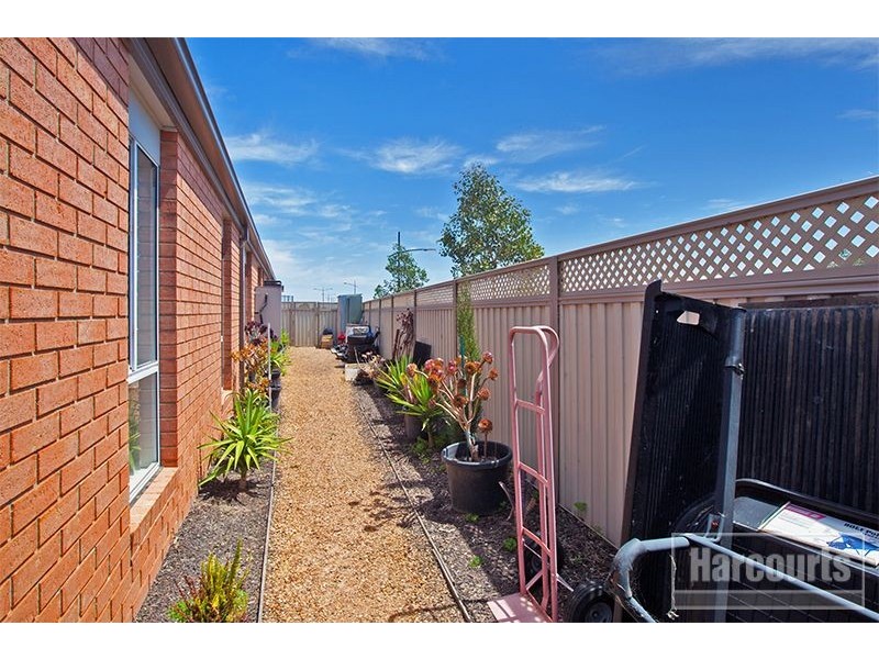 19 Debra Avenue, Pakenham VIC 3810