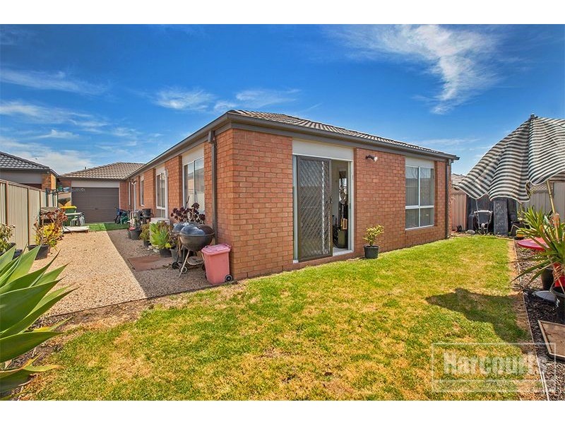 19 Debra Avenue, Pakenham VIC 3810