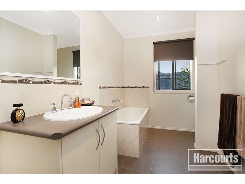 7 Pomegranate Way, Pakenham VIC 3810