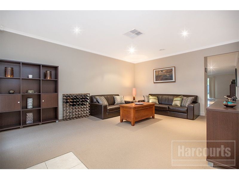 4 Laurina Link, Pakenham VIC 3810