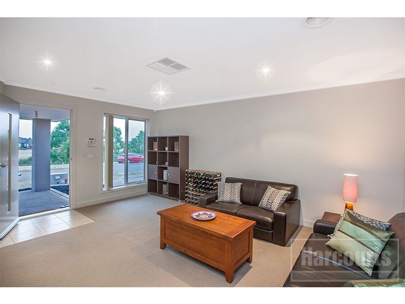 4 Laurina Link, Pakenham VIC 3810