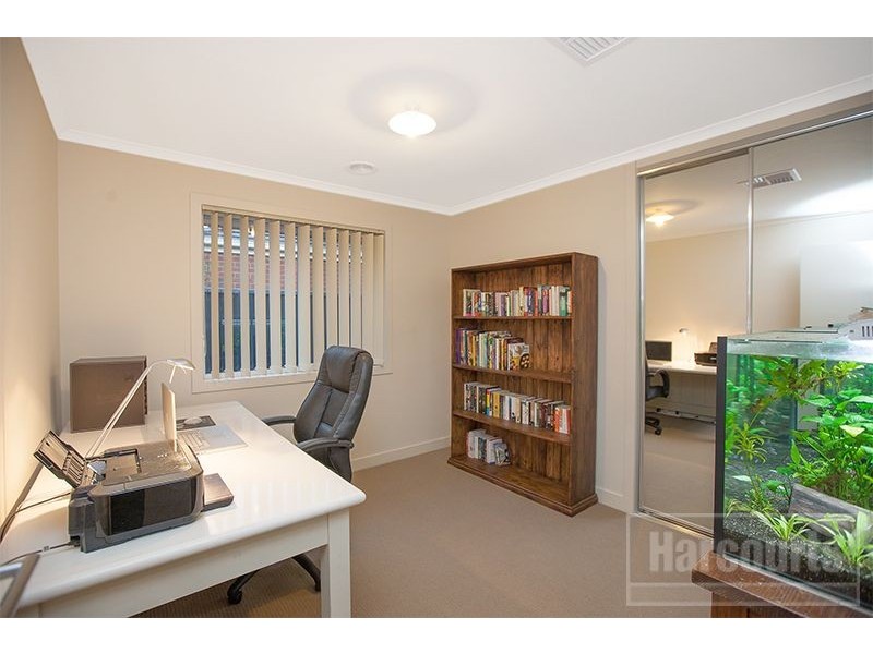 4 Laurina Link, Pakenham VIC 3810