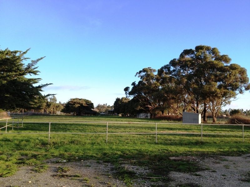 405 Five Mile Road, Pakenham South VIC 3810